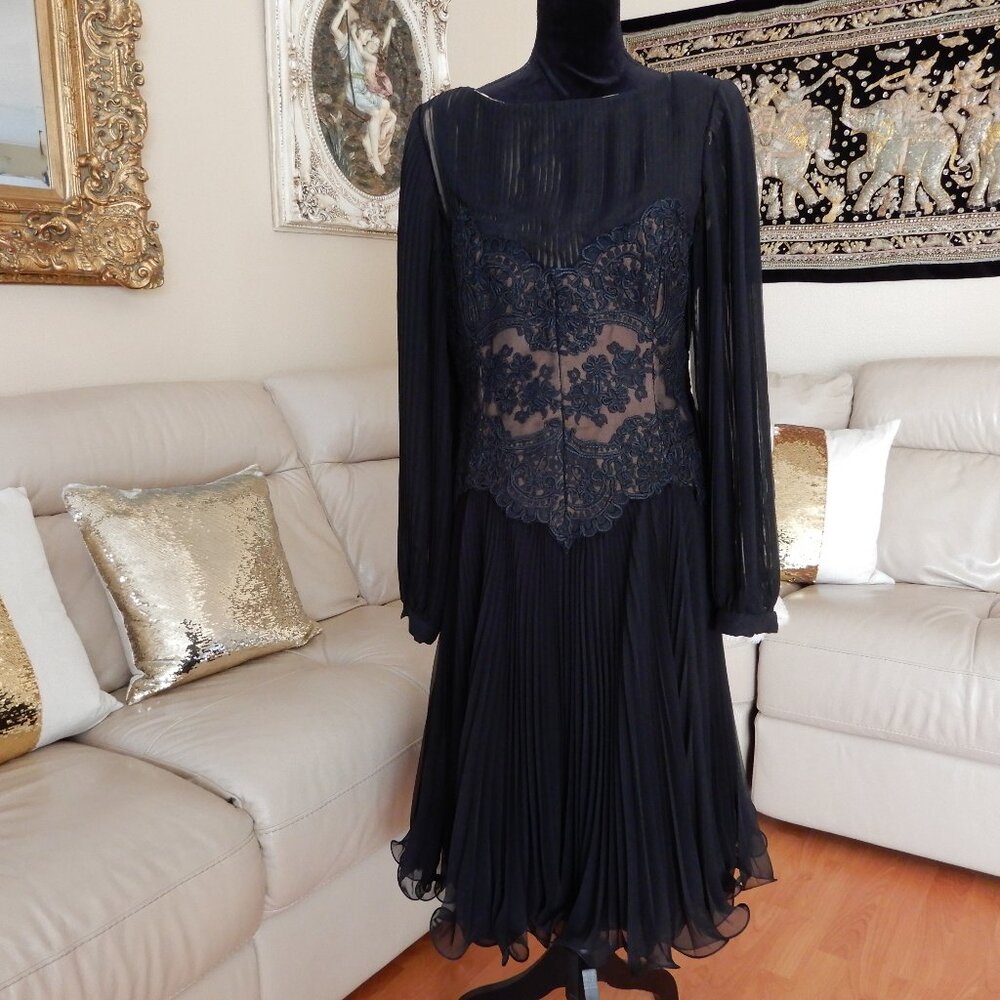 Travilla I.Magnin Vtg.Elegant Black Pleated Dress with Lace Detail Bodice